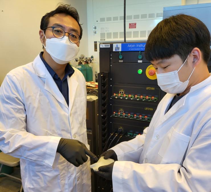 <p>Prof. Seung Woo Lee (left) and Michael J. Lee (right) have demonstrated a more cost-effective, safer solid polymer electrolyte (rubber material) for all-solid-state batteries. (Photo credit: Georgia Tech)</p>